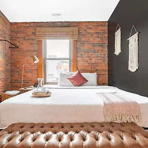 Prime Location Top Rated Clean Parking Free Hotel